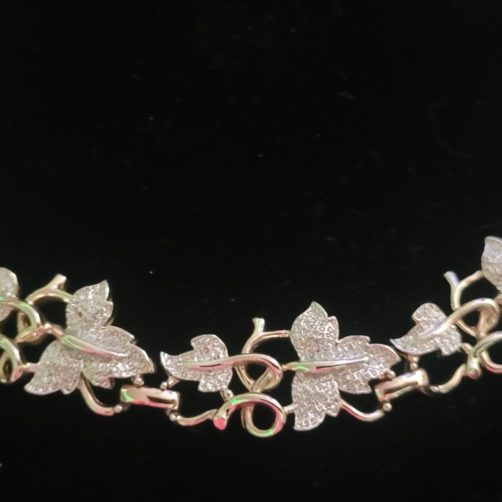 Elegant Silver Leaf Necklace